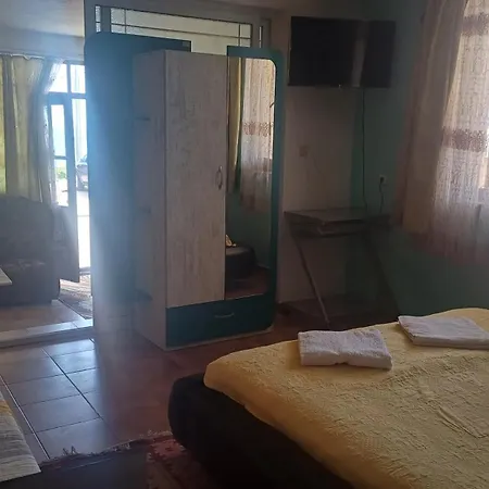 Ivanka Ground Floor ホテル *