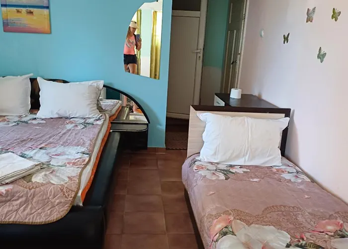 Ivanka Ground Floor 酒店 *