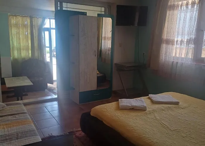 Ivanka Ground Floor 酒店 *