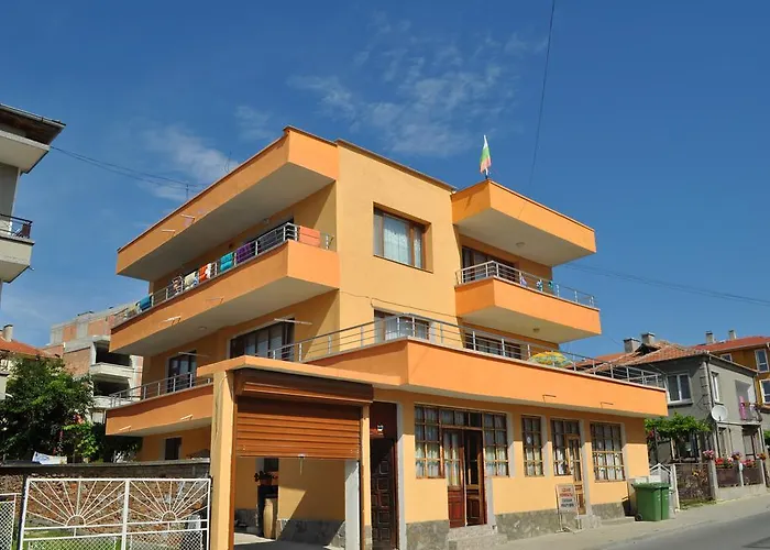 Ivanka Ground Floor 酒店 *