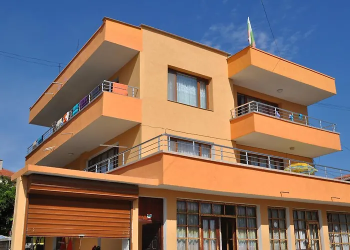 Ivanka Ground Floor 酒店 *