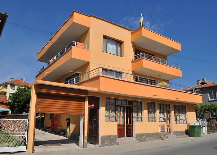 Ivanka Ground Floor 酒店 *